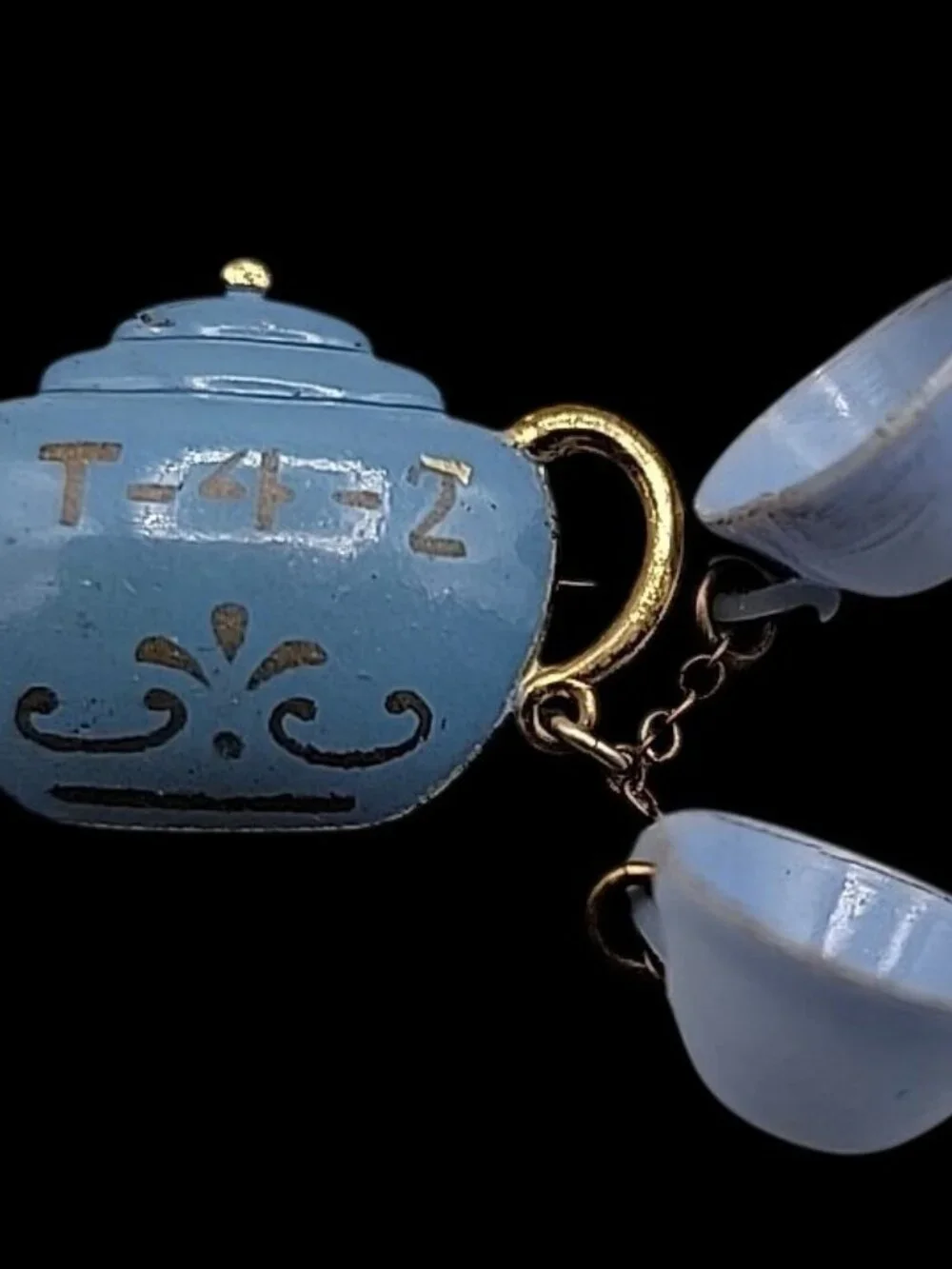 Antique T-4-2 Celluloid Brooch Teapot w/Dangling Teacups Blue Gold Tone C-Clasp